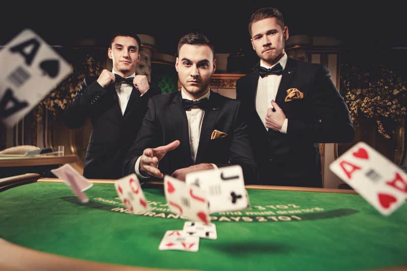 how much does blackjack dealer make